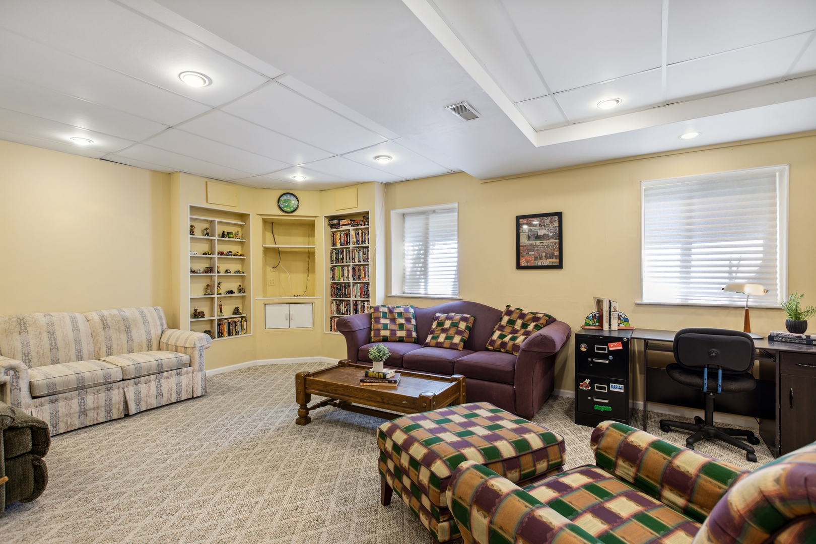1039 Willow Bay Elgin, IL 60123 - Photo 19 of 30 a living room with furniture and a large window