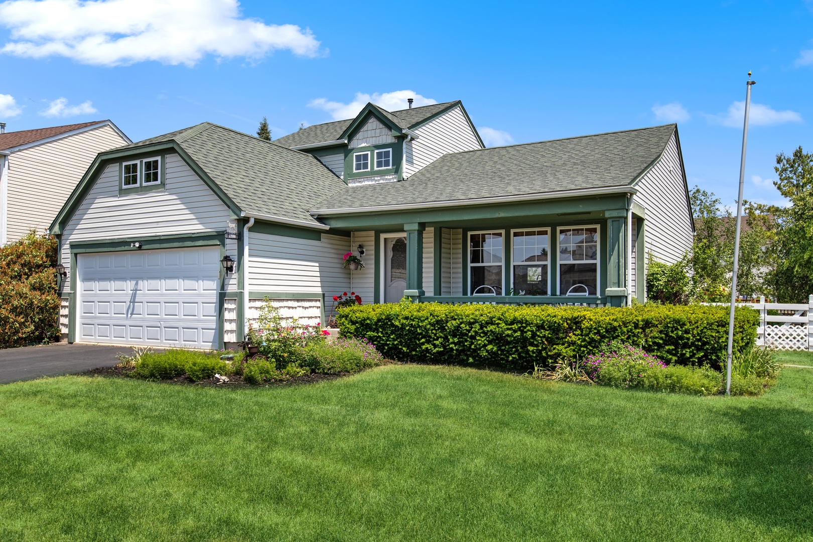 1039 Willow Bay Elgin, IL 60123 - Photo 2 of 30 a front view of a house with a garden