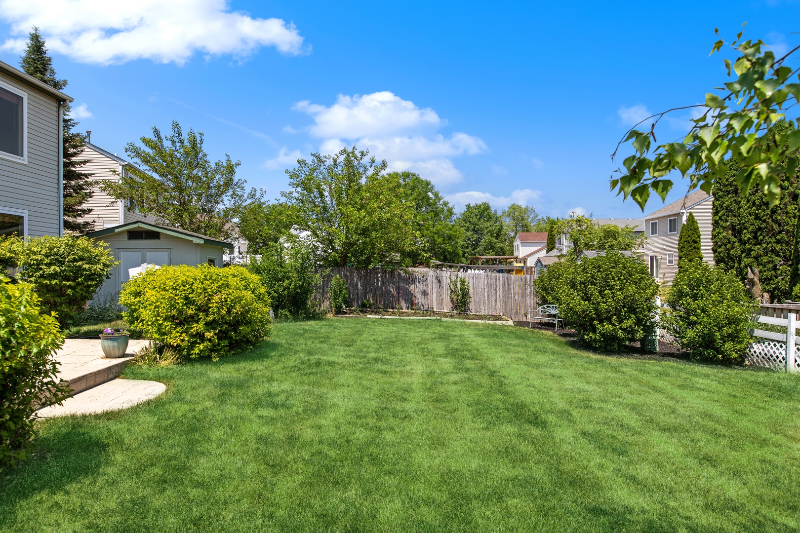 1039 Willow Bay Elgin, IL 60123 - Photo 25 of 30 a view of a garden with a fountain