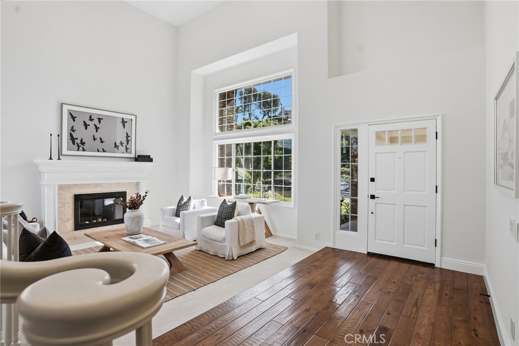 2796 North Meredith Street Orange, CA 92867 - Photo 10 of 55 Entry and Living Room
