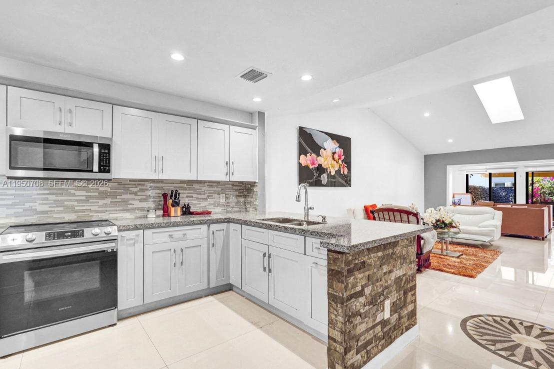 8446 Southwest 114th Place Miami, FL 33173 - Photo 32 of 64