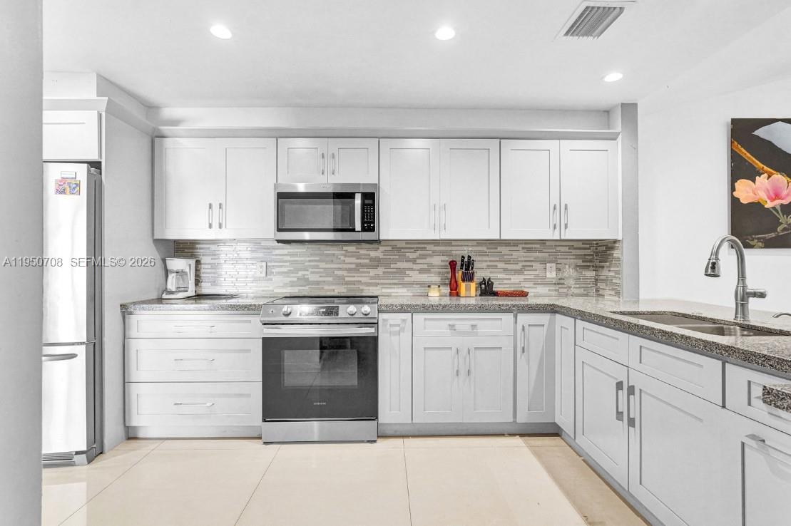 8446 Southwest 114th Place Miami, FL 33173 - Photo 34 of 64