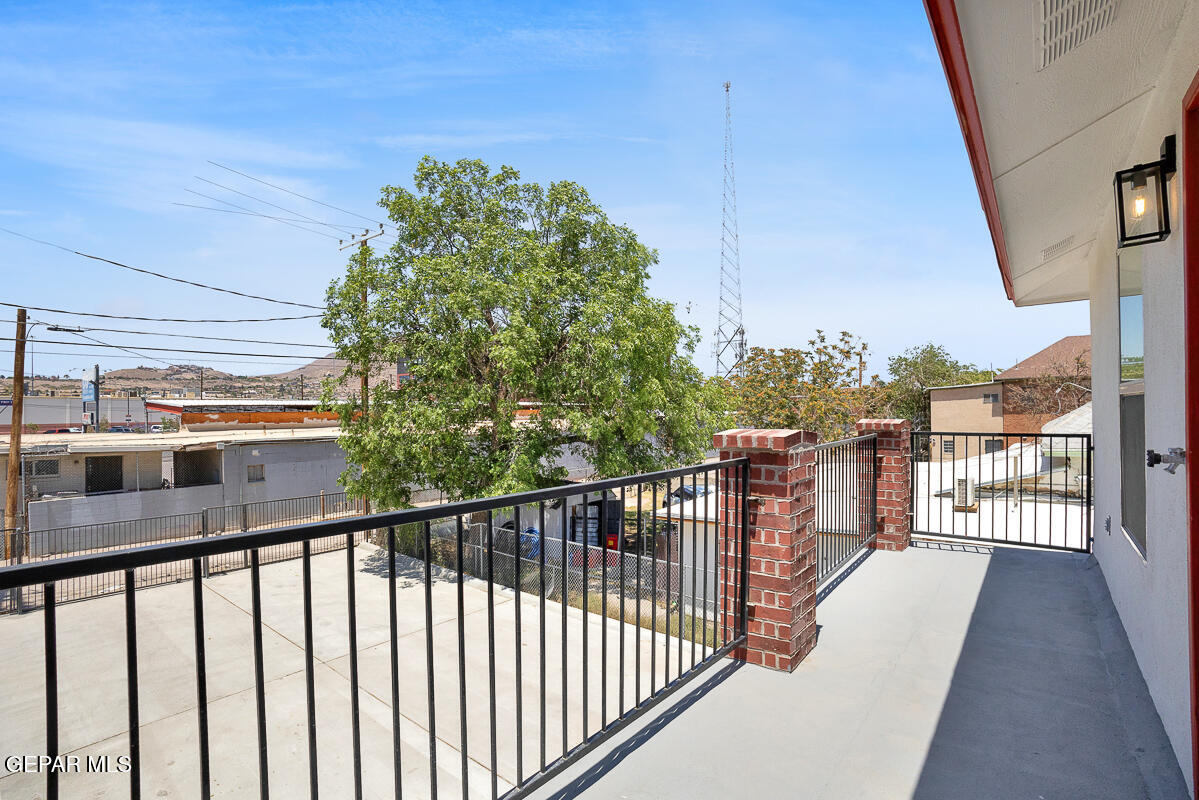 1107 Myrtle Avenue, Unit AD El Paso, TX 79901 - Photo 31 of 33 a view of a balcony with wooden floor