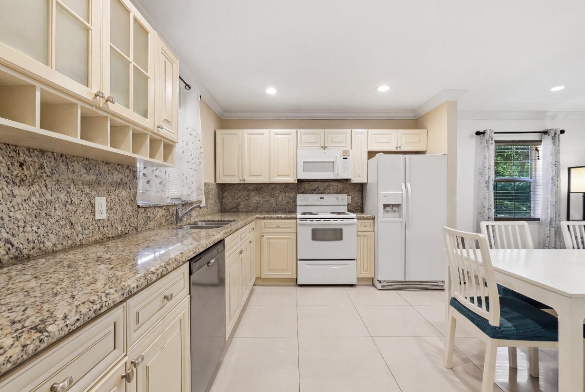 3050 Riverside Drive, Unit 1A Coral Springs, FL 33065 - Photo 8 of 28 007_DSC01445_reedit_363cab3a_MLS