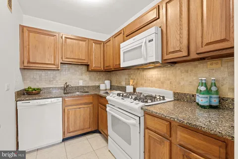 $210,000 | 3000 Spout Run Parkway, Unit D405, Arlington, VA 22201