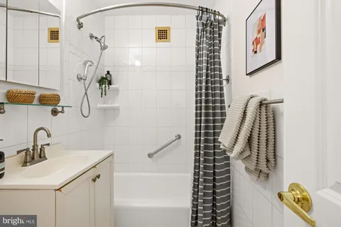 $210,000 | 3000 Spout Run Parkway, Unit D405, Arlington, VA 22201