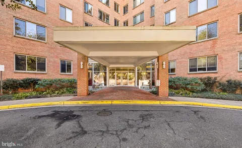$210,000 | 3000 Spout Run Parkway, Unit D405, Arlington, VA 22201