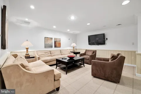 $210,000 | 3000 Spout Run Parkway, Unit D405, Arlington, VA 22201