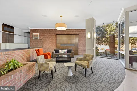 $210,000 | 3000 Spout Run Parkway, Unit D405, Arlington, VA 22201