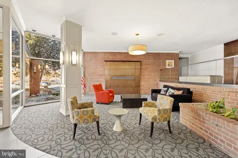 $210,000 | 3000 Spout Run Parkway, Unit D405, Arlington, VA 22201