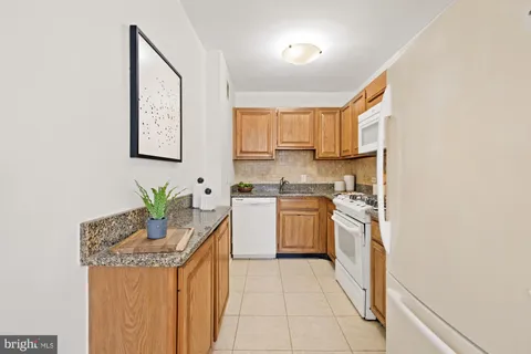 $210,000 | 3000 Spout Run Parkway, Unit D405, Arlington, VA 22201