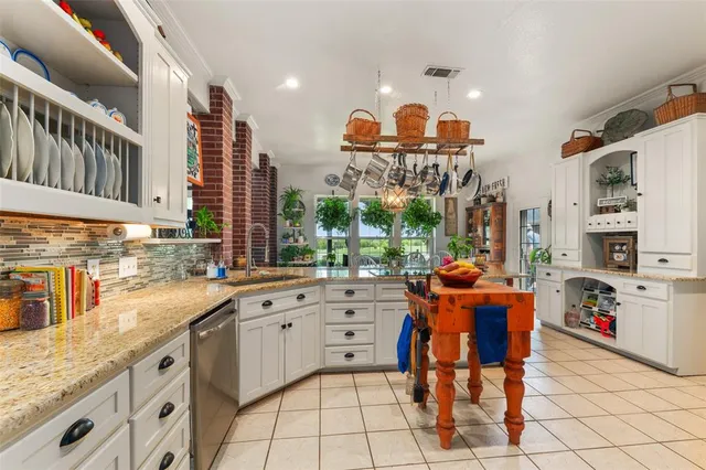 $1,200,000 | 1674 Cuba Road, Bridgeport, TX 76426