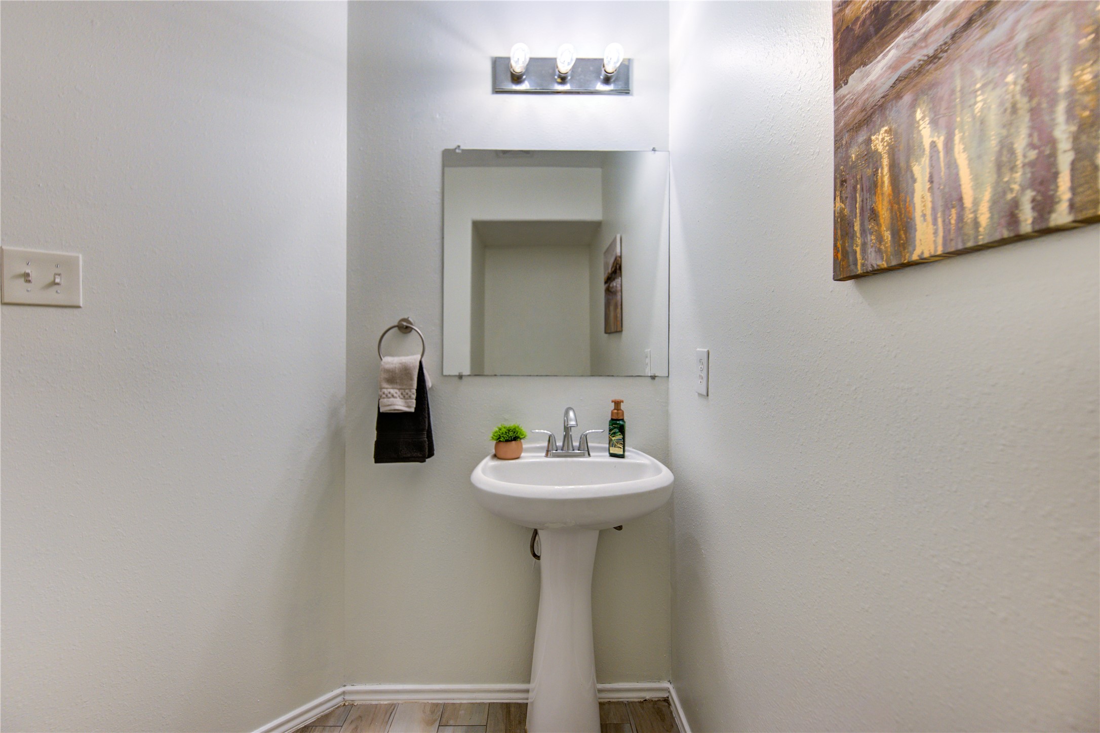 9926 Myrtle Field Lane Houston, TX 77044 - Photo 6 of 34 Half bath