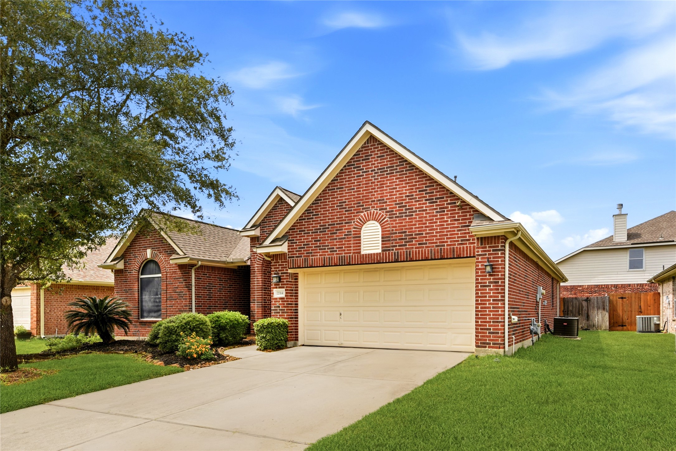 2314 Ligustrum Flower Drive Spring, TX 77388 - Photo 2 of 44