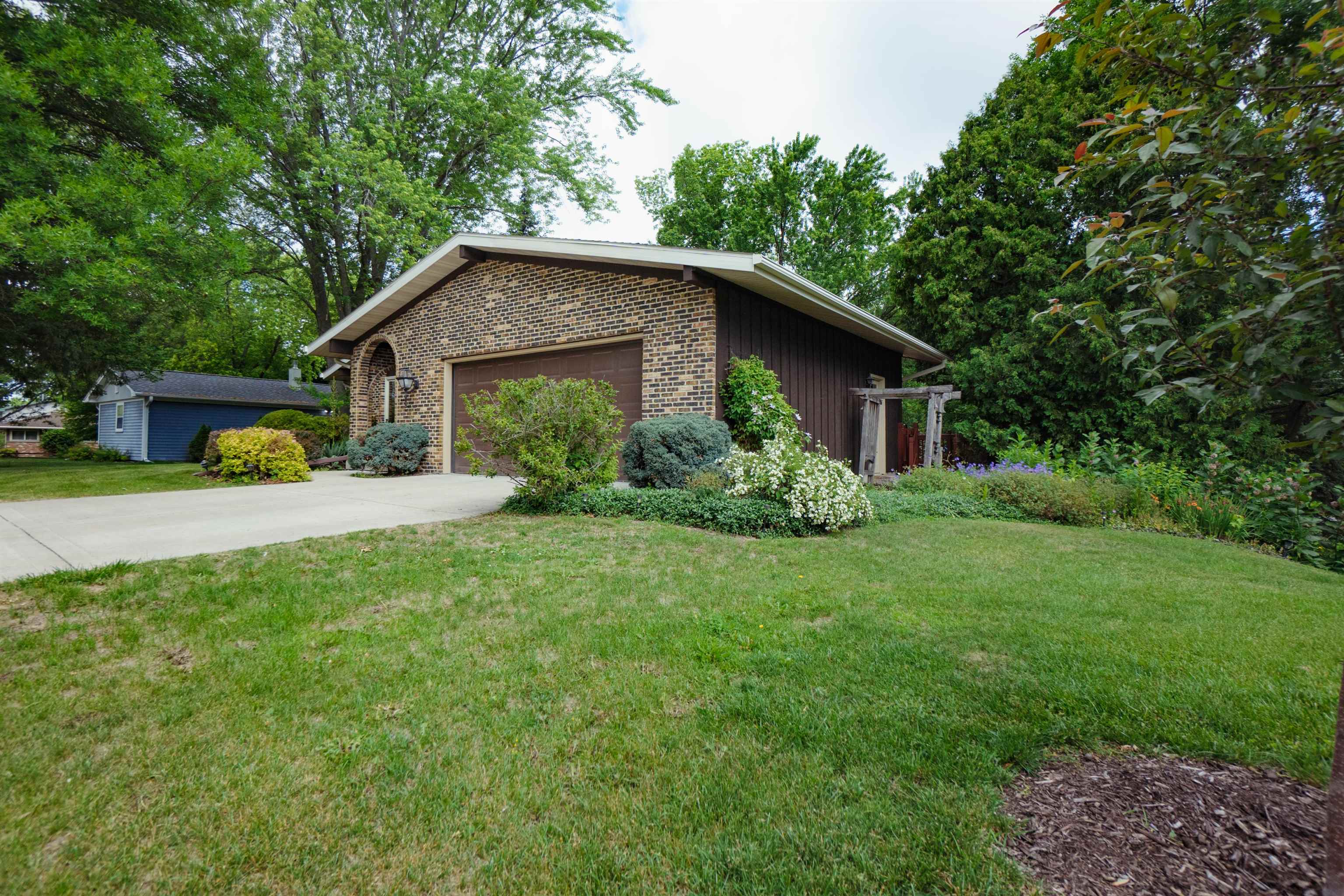 323 Old Pioneer Road Fond du Lac, WI 54935 - Photo 6 of 51