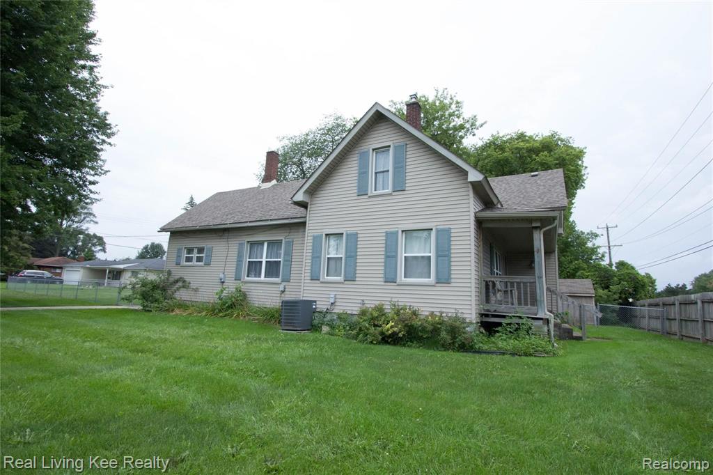36925 Briarcliff Road Sterling Heights, MI 48312 - Photo 2 of 31