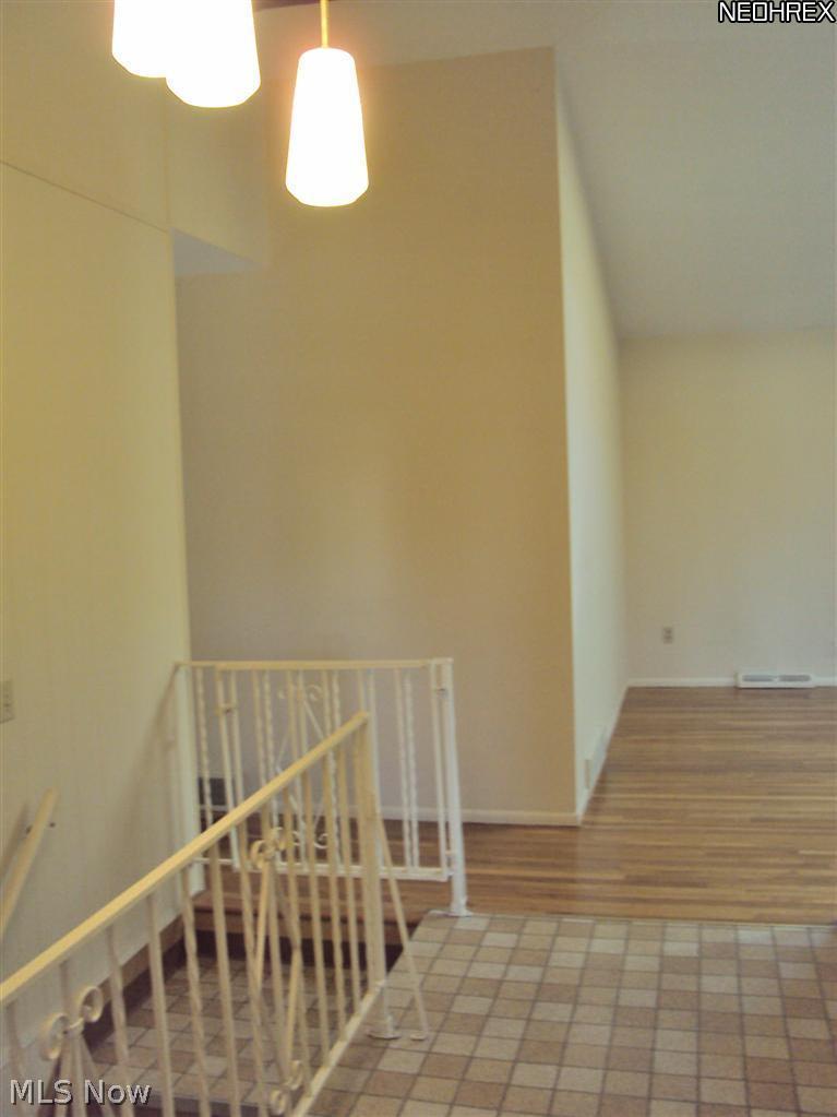 36060 Bainbridge Road Solon, OH 44139 - Photo 3 of 18 Entryway