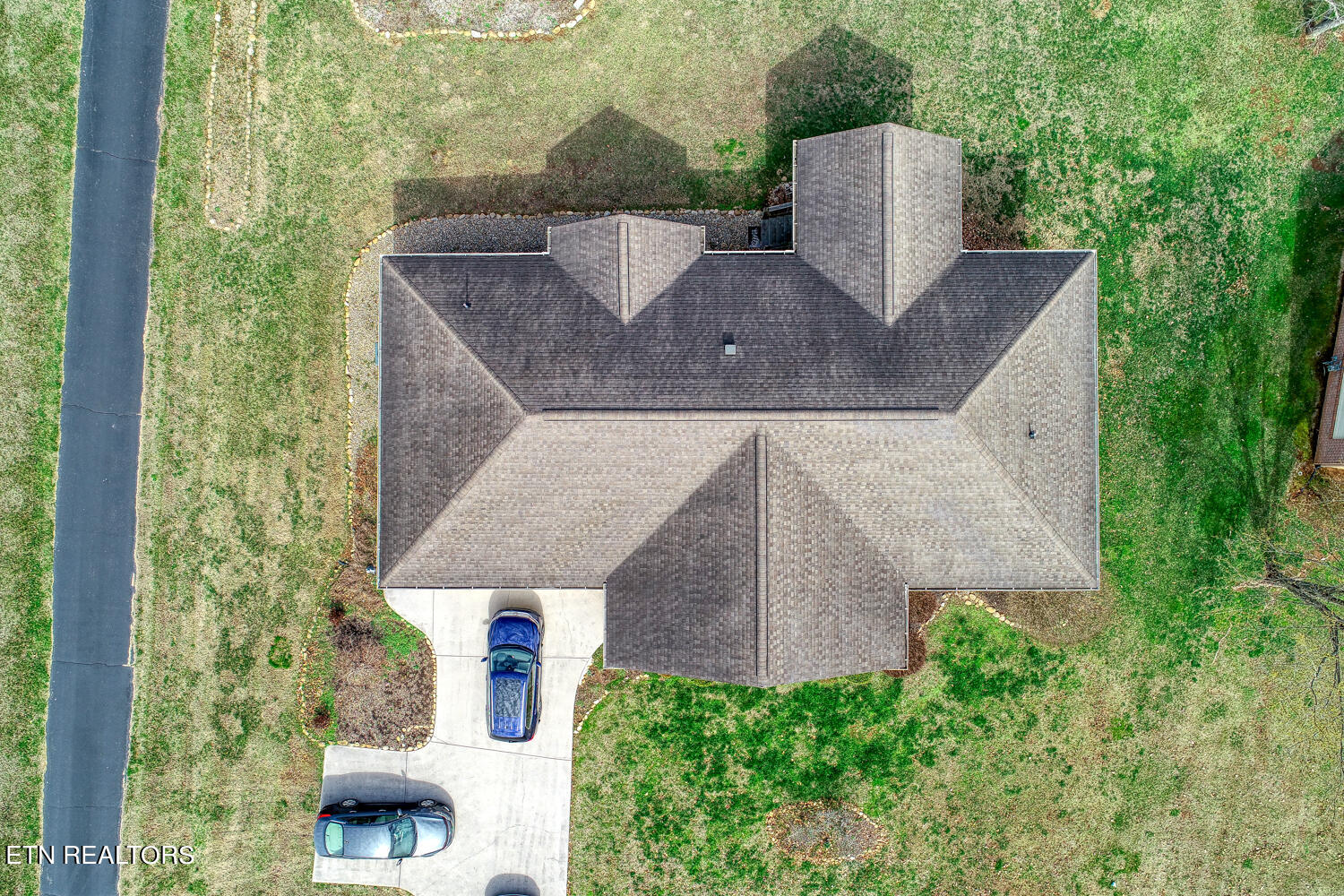 2449 Oakview Lane Sevierville, TN 37876 - Photo 3 of 41 Ariel Roof