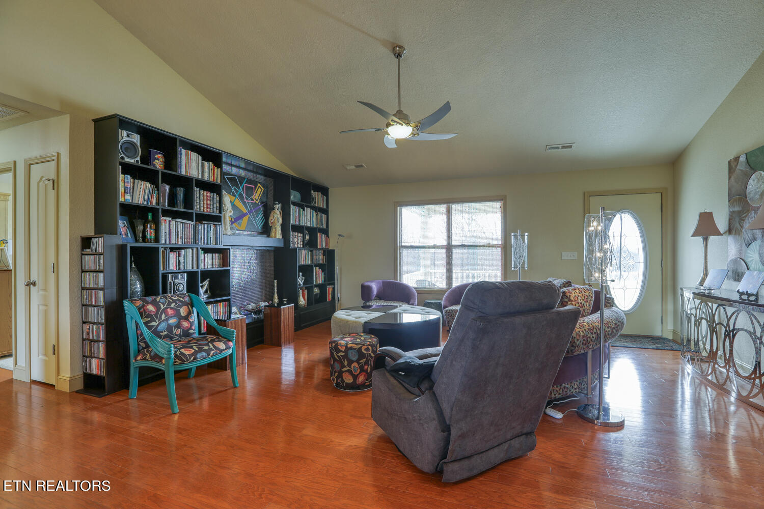 2449 Oakview Lane Sevierville, TN 37876 - Photo 7 of 41 Living Room