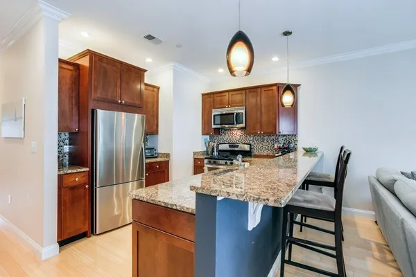 $3,900 | 18-20 Knowlton Street, Unit 7, Boston, MA 02127