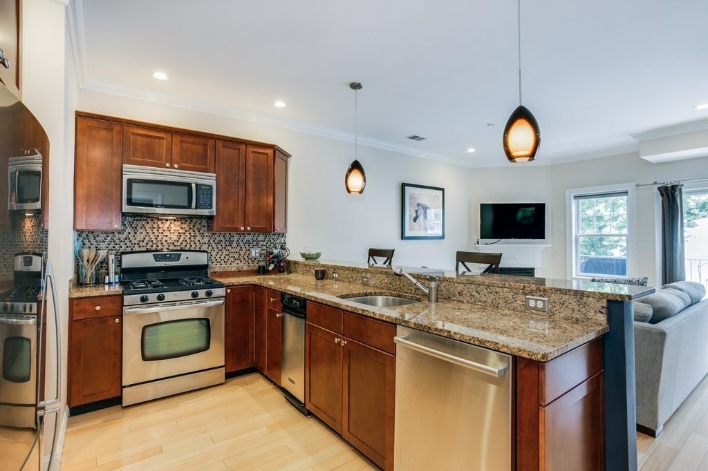 18-20 Knowlton Street, Unit 7 Boston, MA 02127 - Photo 2 of 10