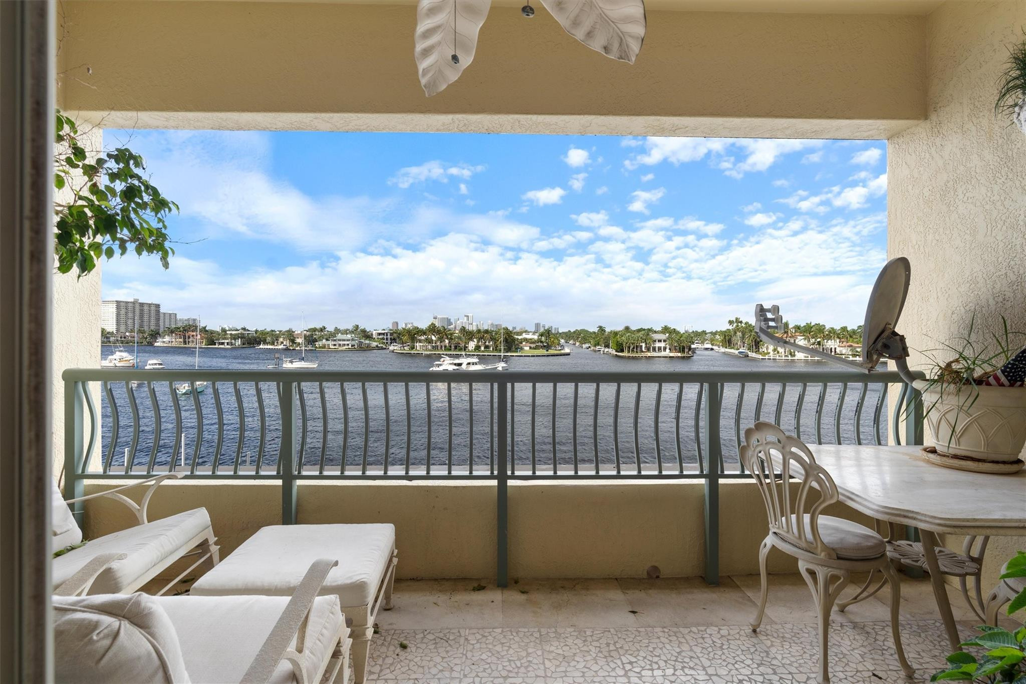 209 North Birch Road, Unit 401 Fort Lauderdale, FL 33304 - Photo 5 of 40 Photo 5