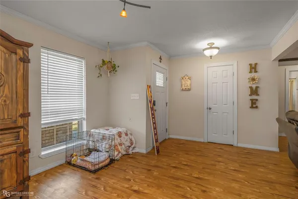 a view of livingroom with furniture