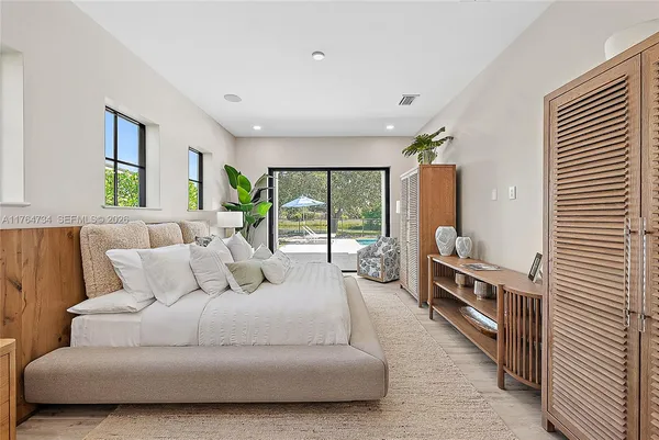 a view of yard with palm trees