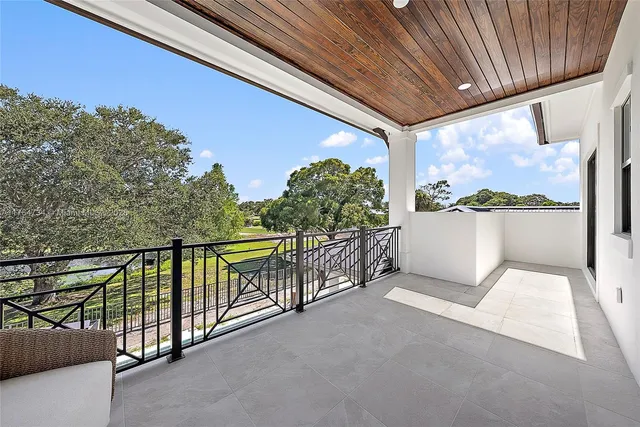 $3,750,000 | 325 Fairway West, Tequesta, FL 33469