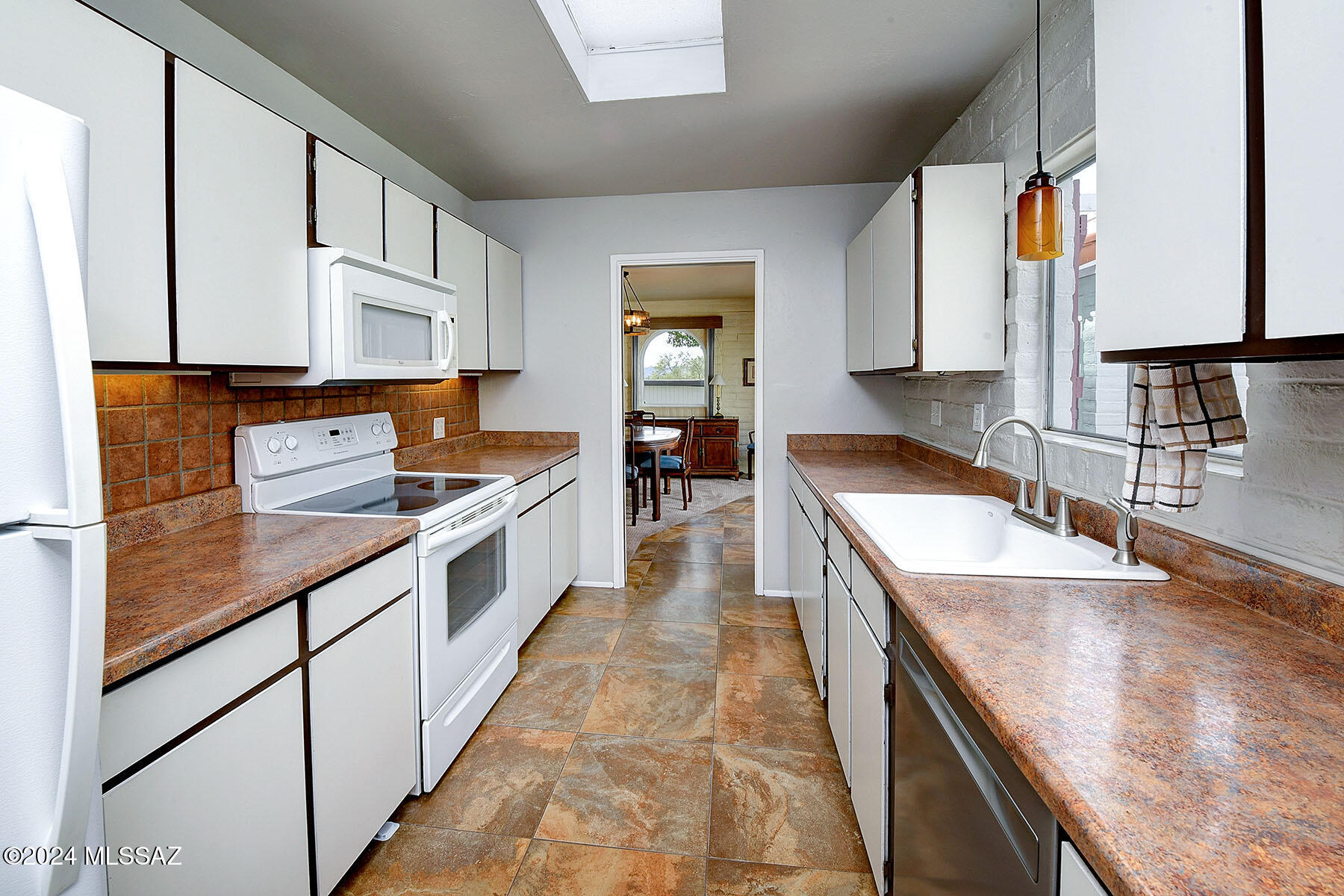 729 West Las Lomitas Road Tucson, AZ 85704 - Photo 21 of 40 LIGHT/ BRIGHT KITCHEN