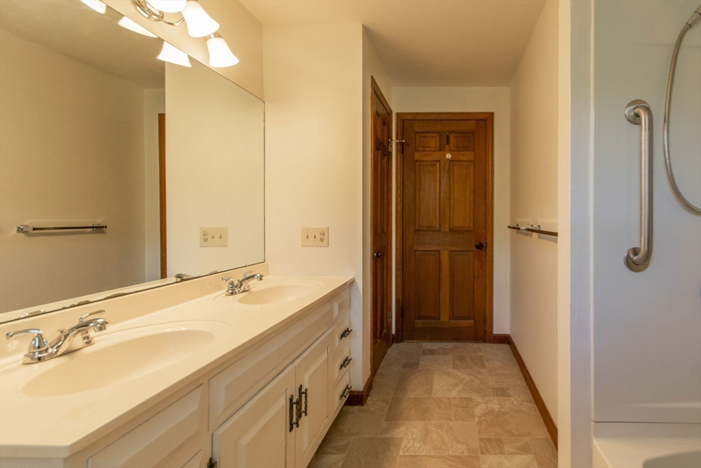 629 River Road Agawam, MA 01001 - Photo 18 of 36