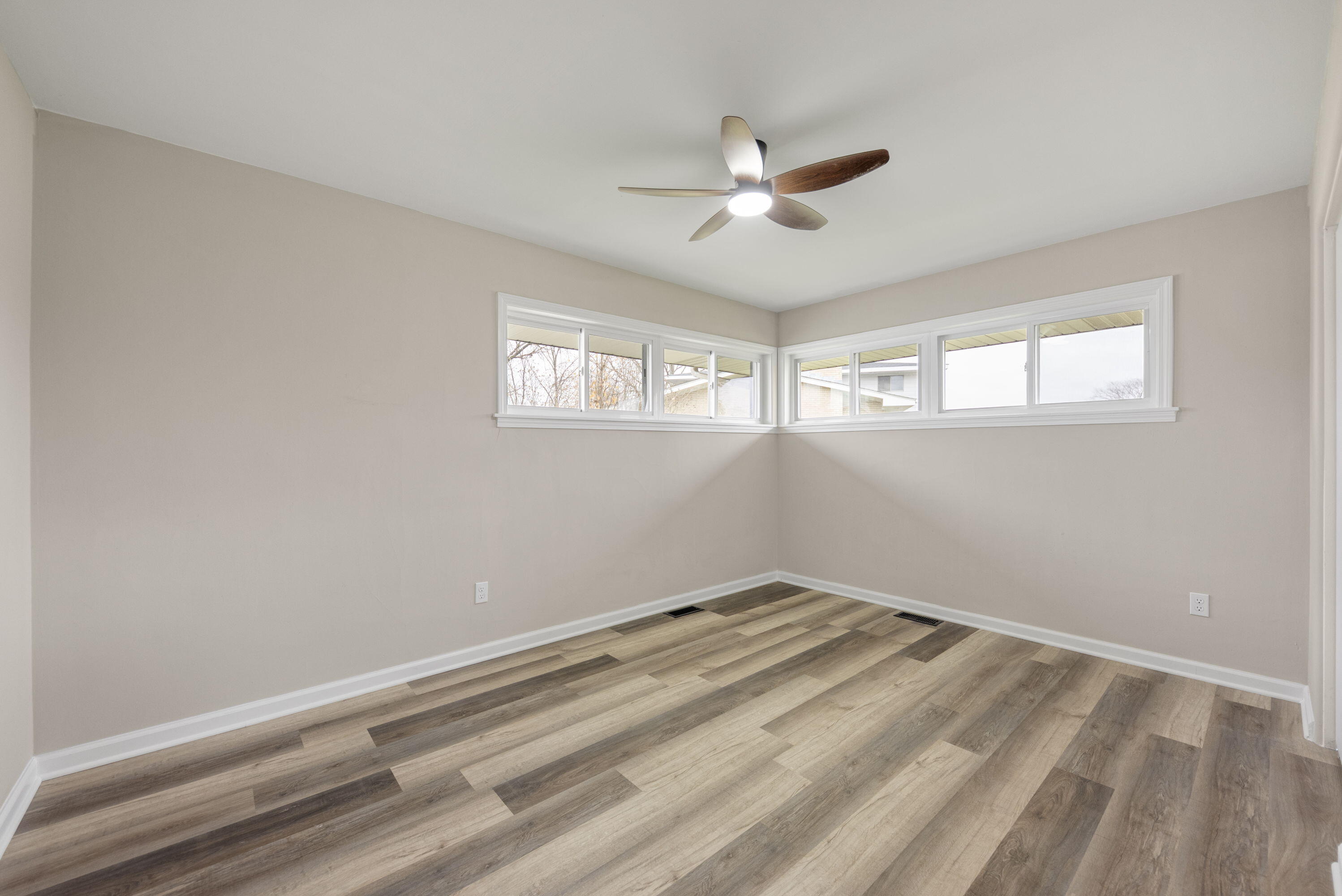 5585 Jackson Street Merrillville, IN 46410 - Photo 12 of 17 2996x2000
