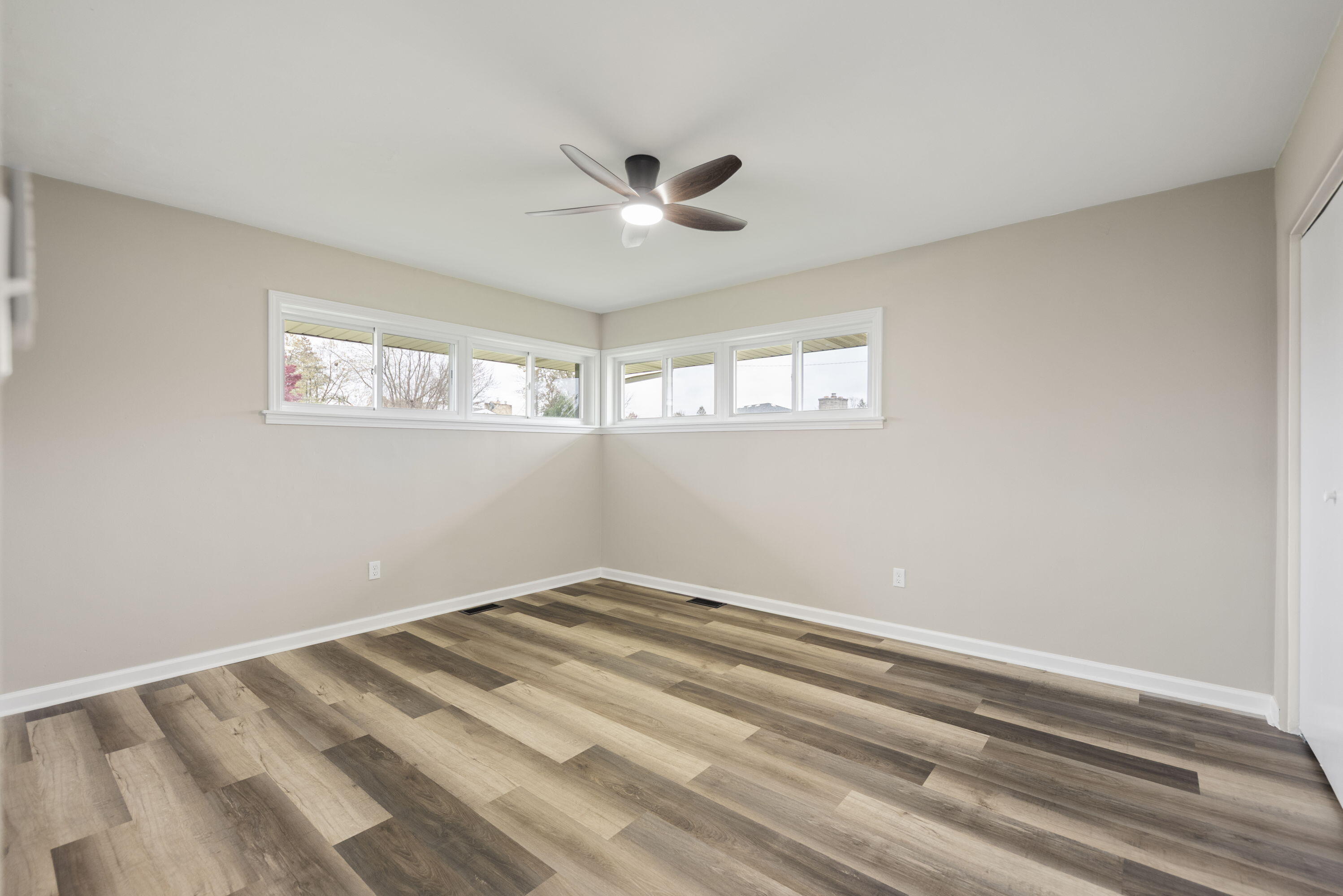 5585 Jackson Street Merrillville, IN 46410 - Photo 13 of 17 2996x2000