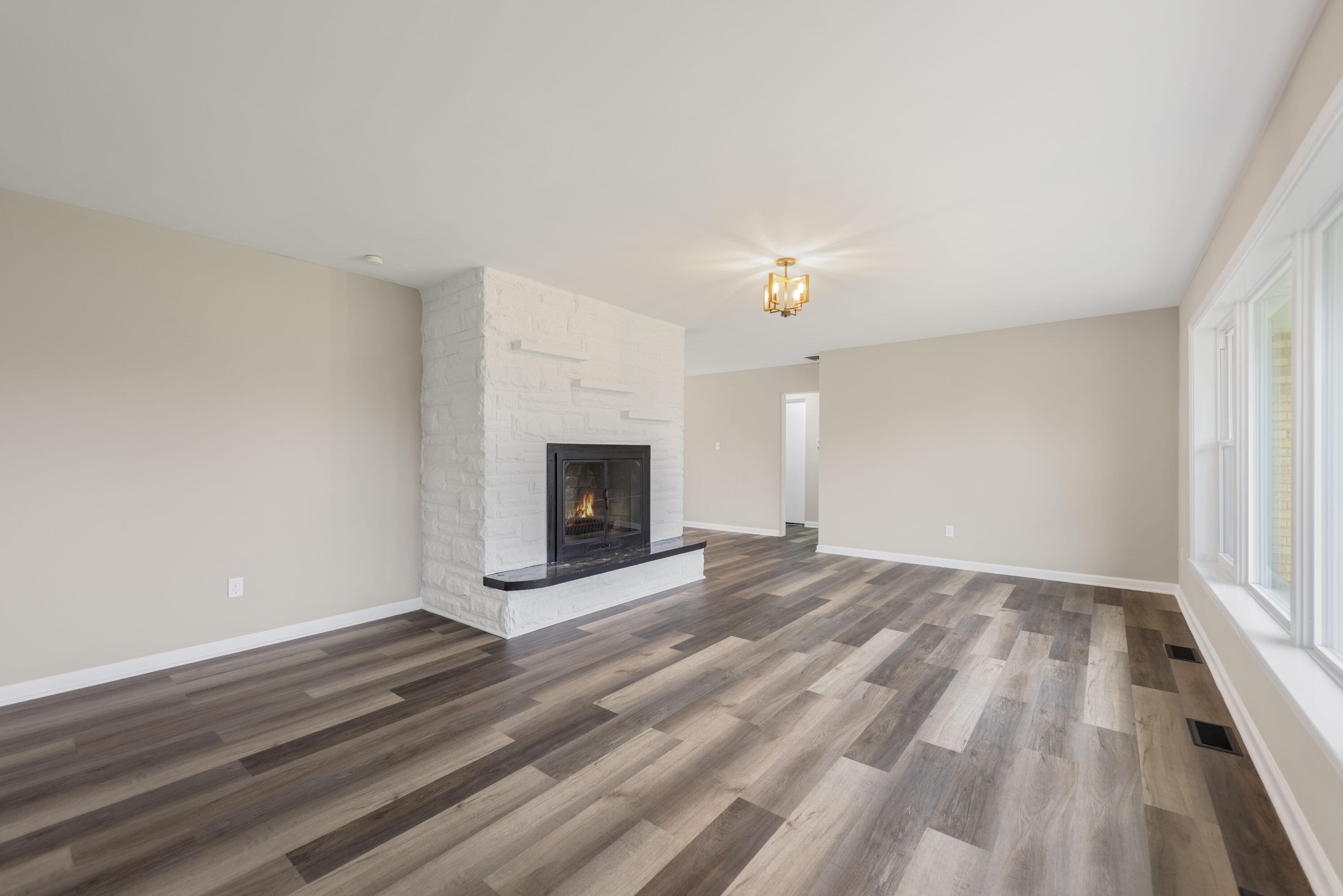 5585 Jackson Street Merrillville, IN 46410 - Photo 4 of 17 2996x2000