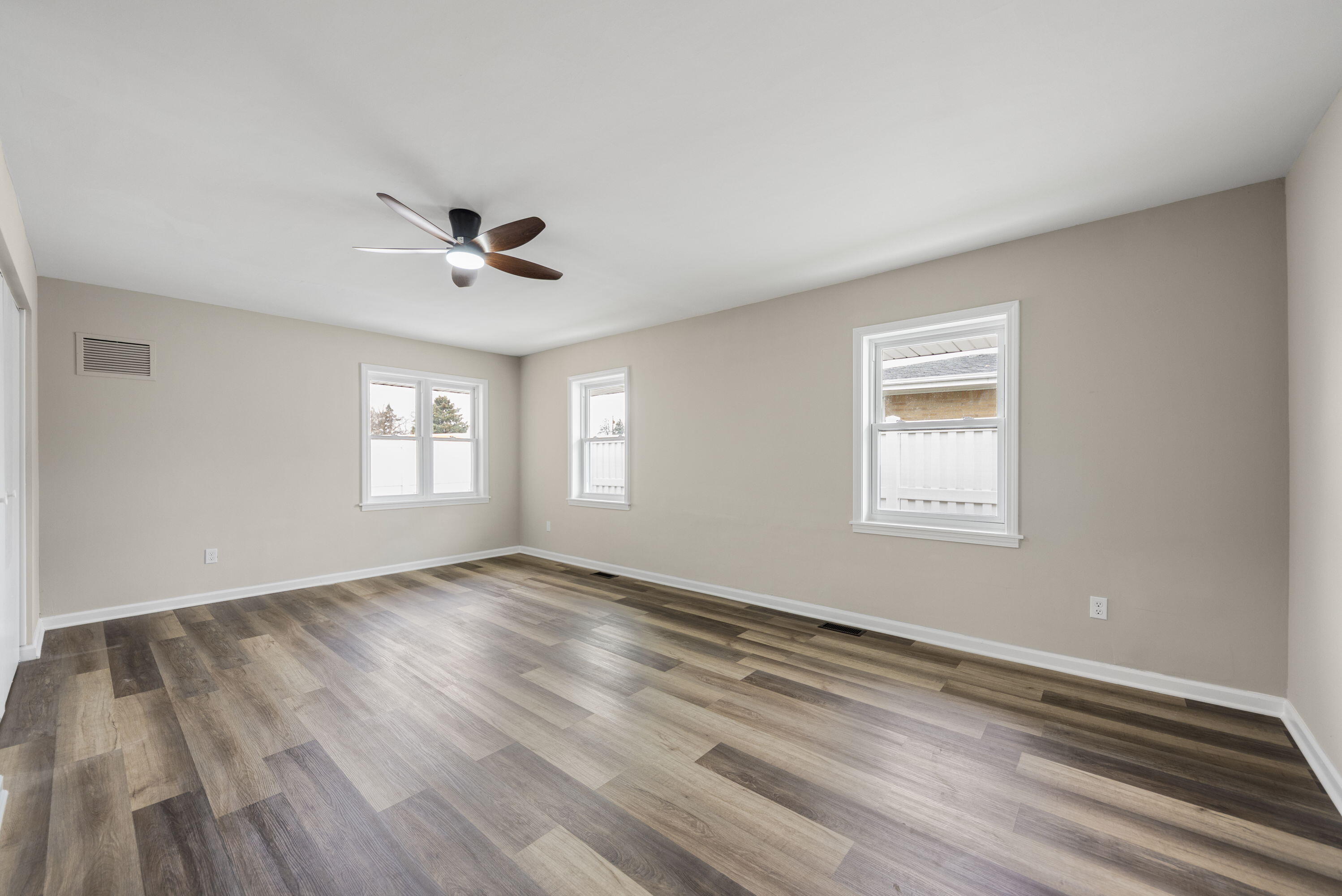 5585 Jackson Street Merrillville, IN 46410 - Photo 8 of 17 2996x2000