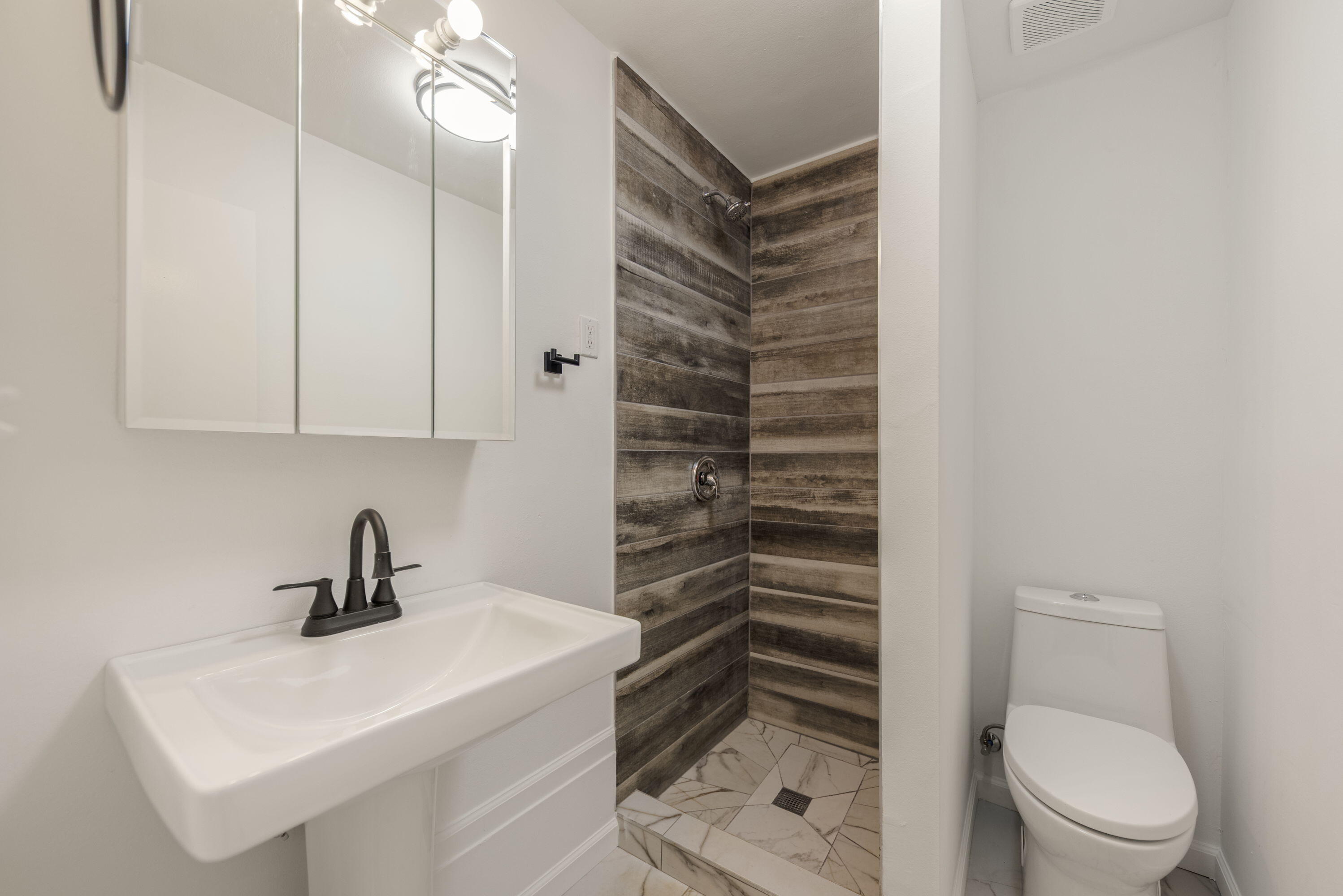 5585 Jackson Street Merrillville, IN 46410 - Photo 10 of 17 2996x2000