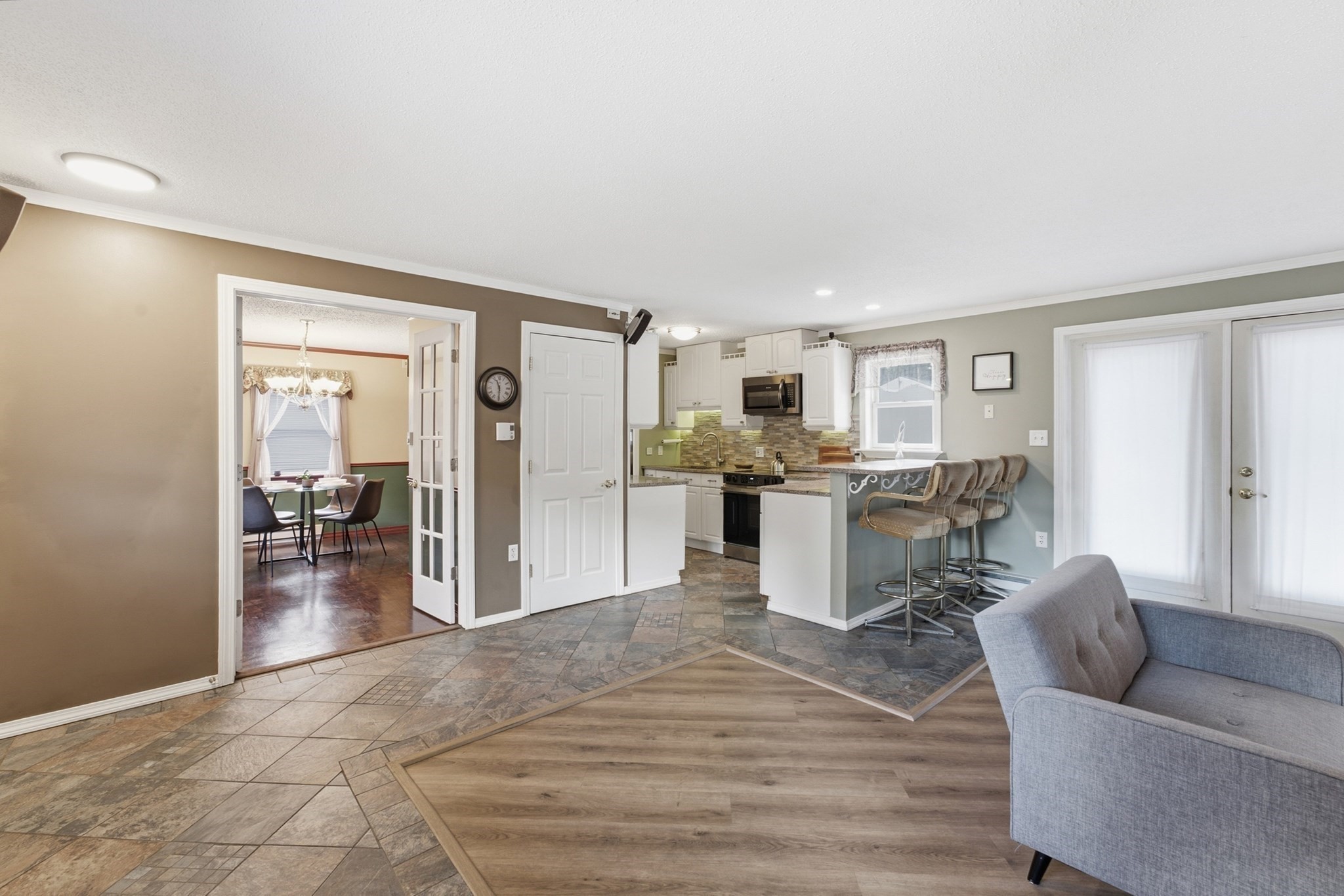 66 Barrison Street Springfield, MA 01109 - Photo 5 of 42 Gallery Image 5