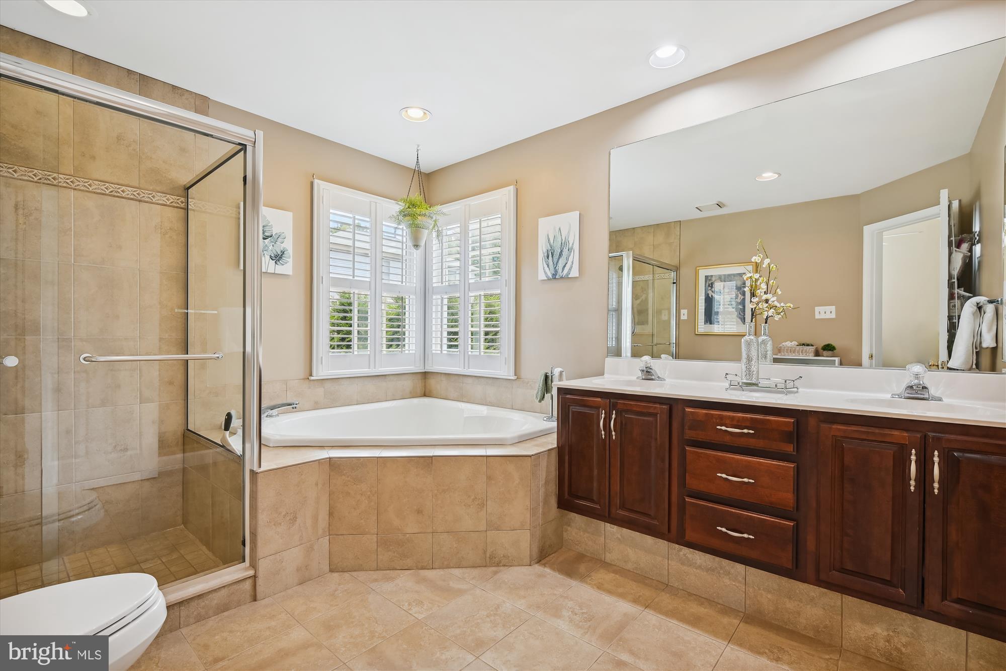6509 Apple Blossom Ride Columbia, MD 21044 - Photo 35 of 78 UPDATED OWNER'S BATH W/ SOAKING TUB