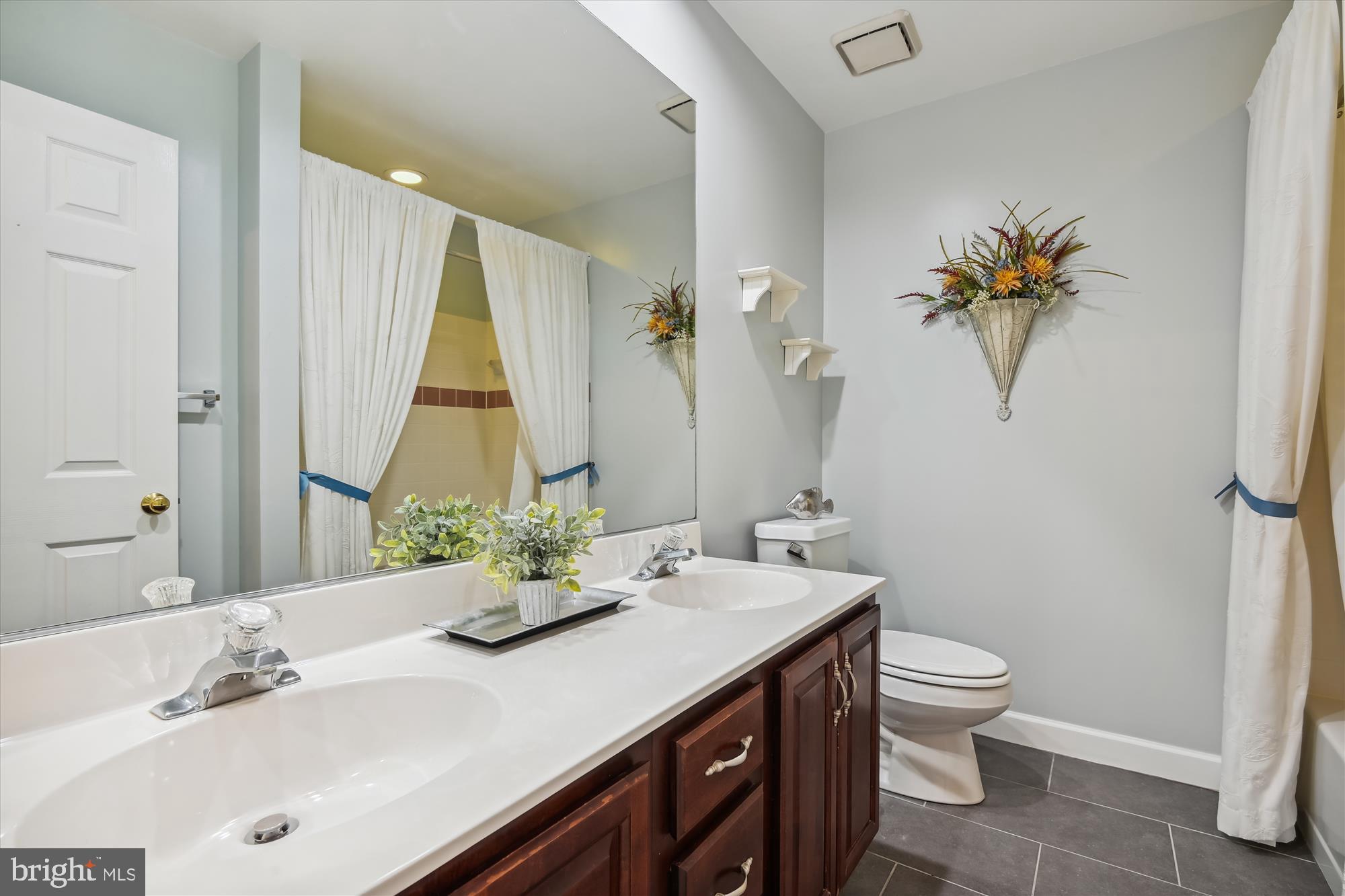 6509 Apple Blossom Ride Columbia, MD 21044 - Photo 44 of 78 DOUBLE SINKS IN CENTRE HALL BATH W/ TUB SHOWER