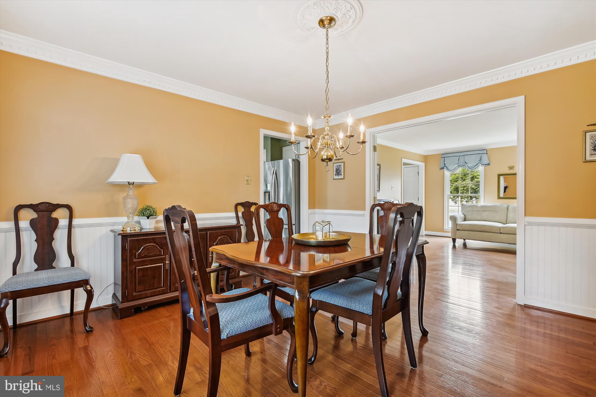 6509 Apple Blossom Ride Columbia, MD 21044 - Photo 10 of 78 DENTIL CROWN MOLDING & CHAIR RAIL MOLDING