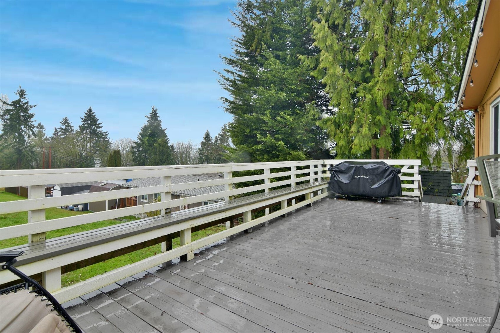 12611 Northeast 197th Street Bothell, WA 98011 - Photo 28 of 30 a view of a bench in the roof deck