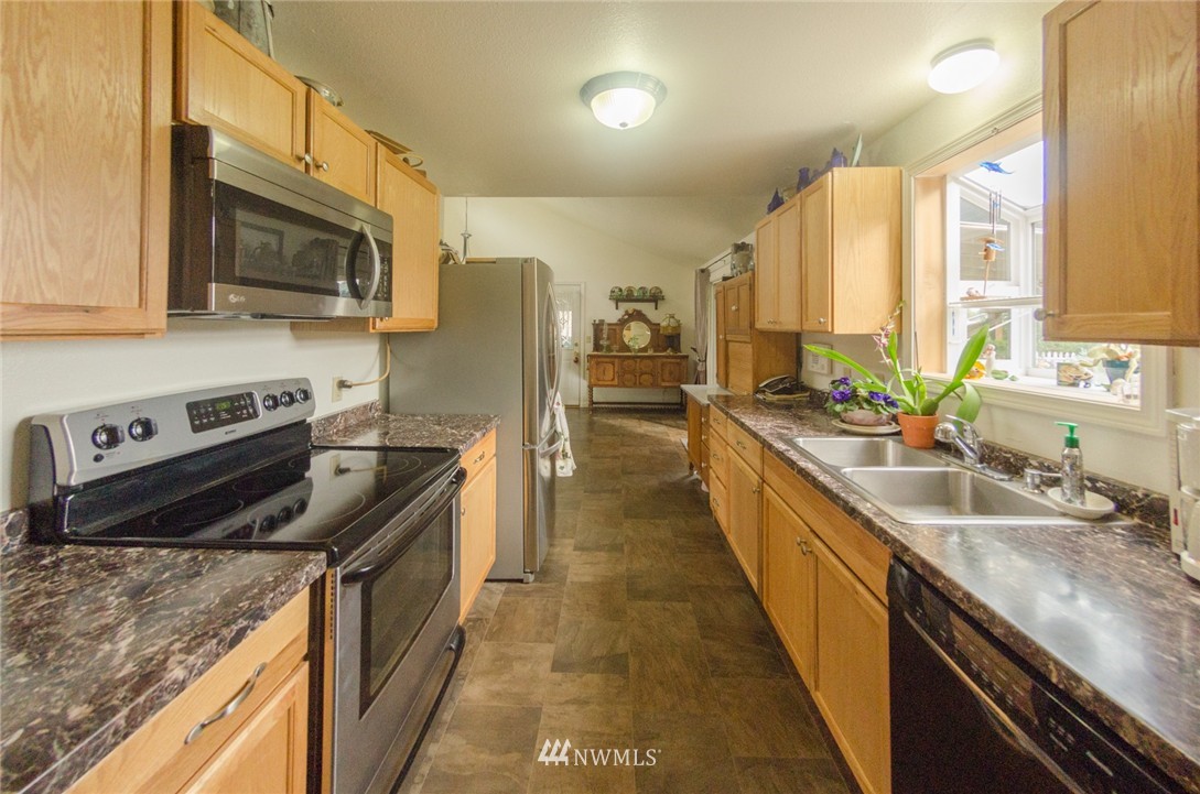 18522 Elderberry Street Southwest Rochester, WA 98579 - Photo 7 of 17 Gallery Image 7