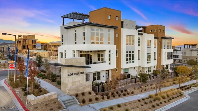 $589,000 | 667 Fortis Creek Street, Las Vegas, NV 89138