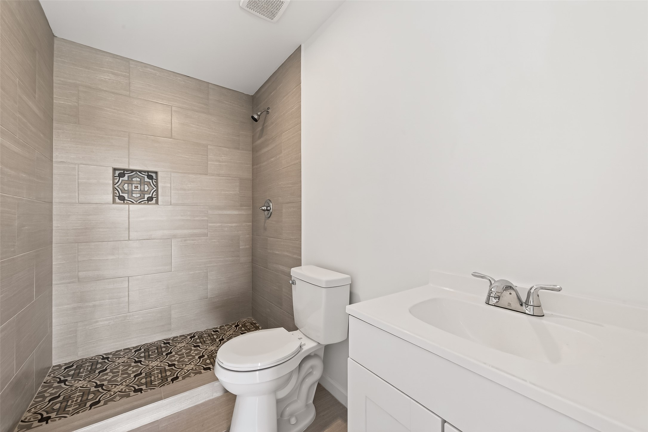 12212 Padon Road Needville, TX 77461 - Photo 23 of 37 upstair full bath