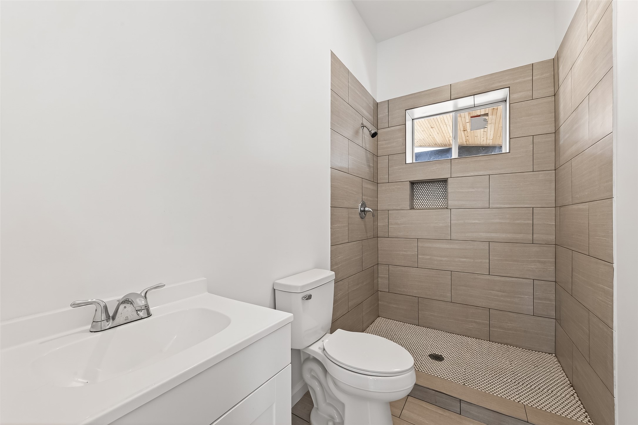 12212 Padon Road Needville, TX 77461 - Photo 27 of 37 Garage full bath