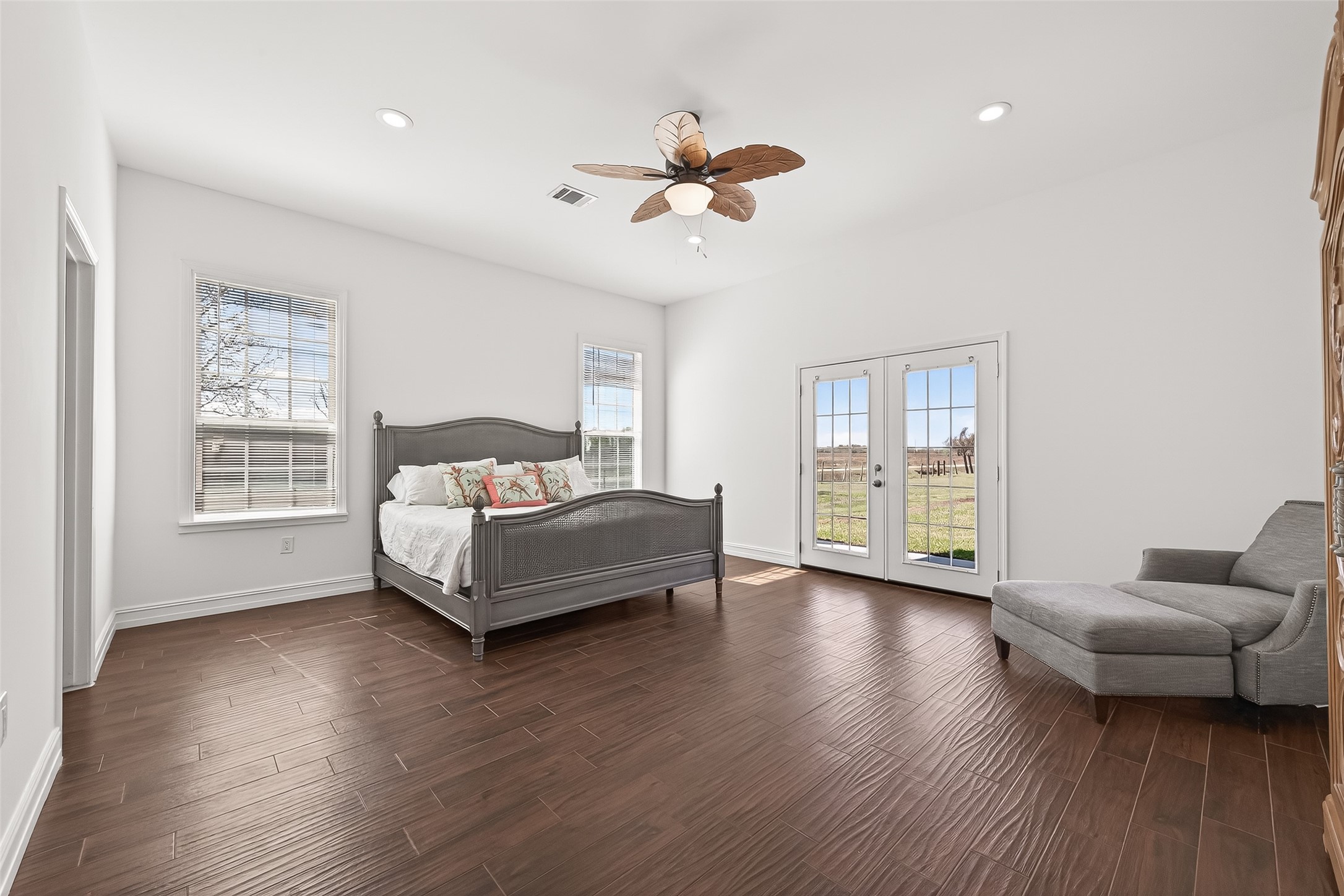 12212 Padon Road Needville, TX 77461 - Photo 7 of 37 Large Primary bedroom