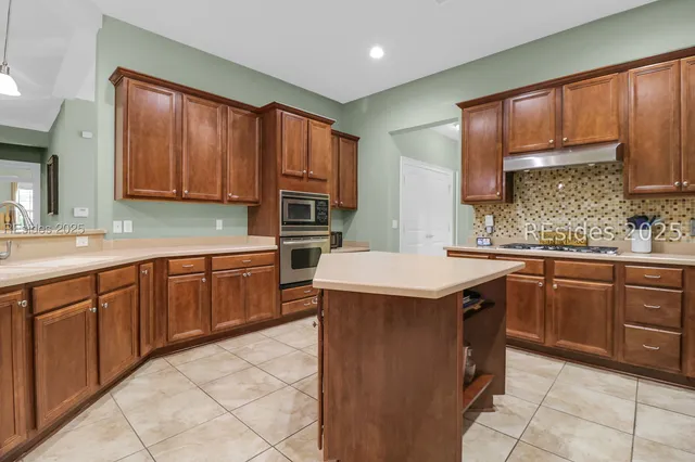 $705,000 | 29 Lakes Crossing, Bluffton, SC 29910