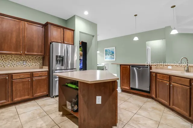 $705,000 | 29 Lakes Crossing, Bluffton, SC 29910