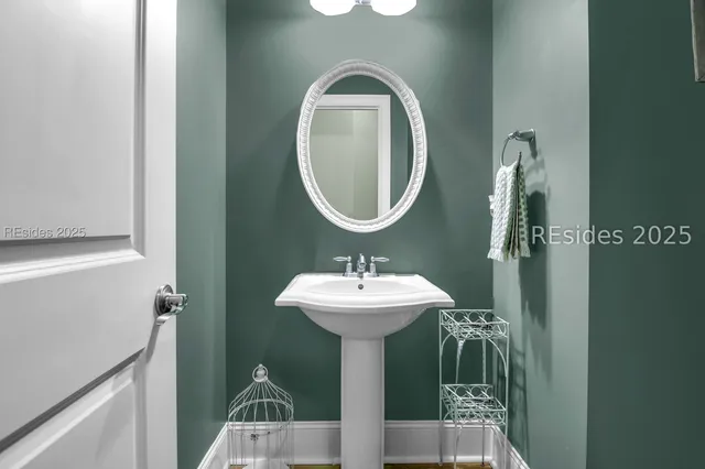 $705,000 | 29 Lakes Crossing, Bluffton, SC 29910