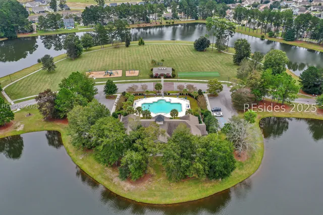 $705,000 | 29 Lakes Crossing, Bluffton, SC 29910